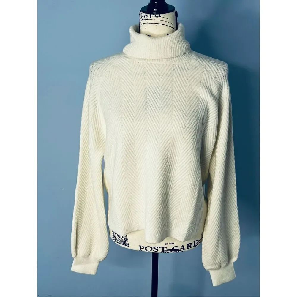Love Ellie Women's XL White Acrylic Turtleneck Pullover Knit Sweater